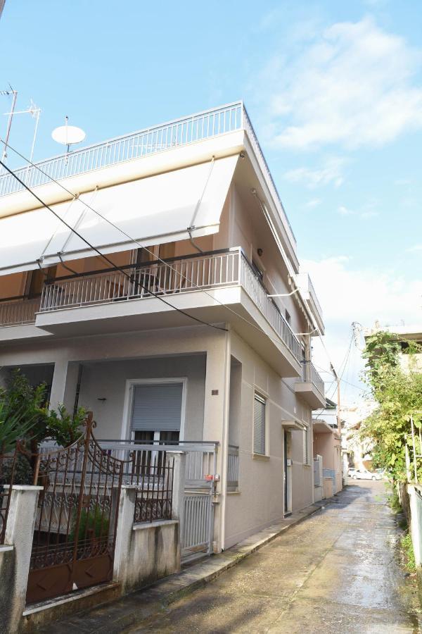 Ellis House Apartment Agrinio Exterior foto